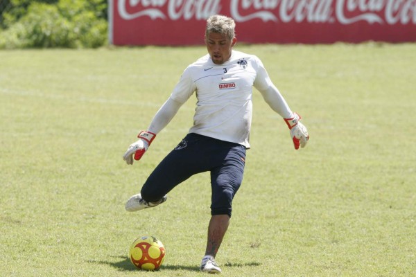 Exjugador mexicano se encuentra grave tras recibir golpiza en centro penal