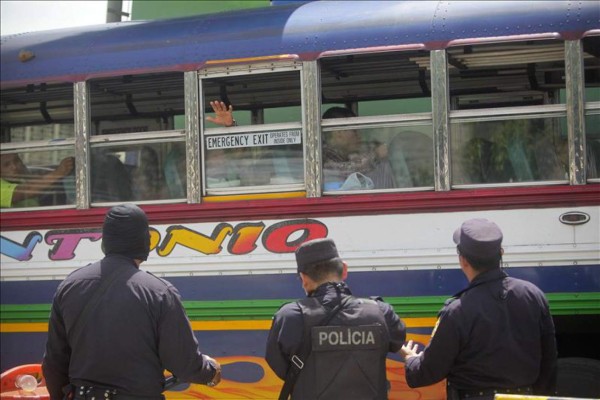 Con más impuestos piensan financiar seguridad en El Salvador  