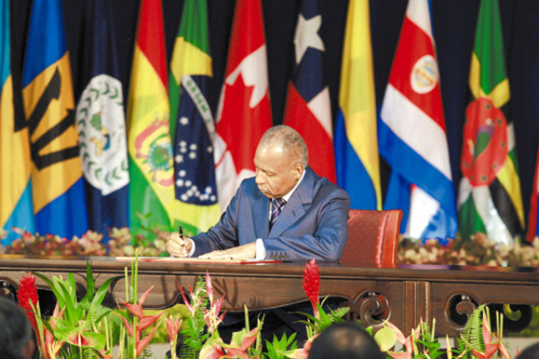 Obama revisará políticas migratorias de EUA y CA