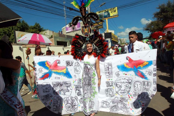 ¿Cuál fue el mejor traje típico de los desfiles en Honduras?