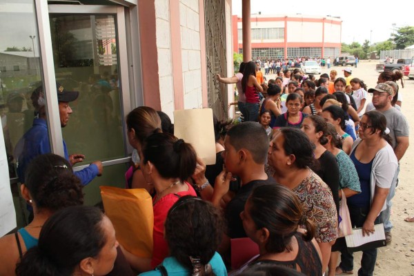 Siguen cobrando matrícula en educación media