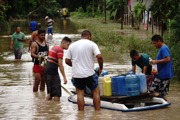 El Ulúa rompe bordos e inunda en San Manuel