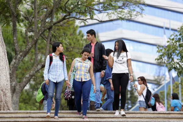 Ofrecen becas de estudio en línea para hondureños