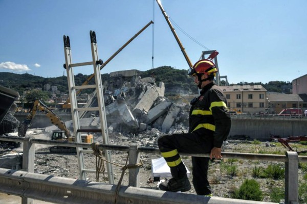 Sube a 43 el balance de muertos por derrumbe del puente en Génova