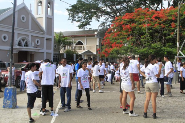 Iglesia no da tregua para alejar a jóvenes de violencia