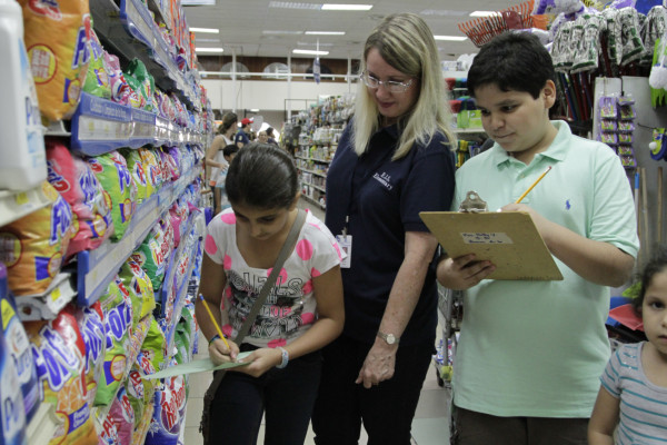 Estudiantes de EIS se divierten con las matemáticas