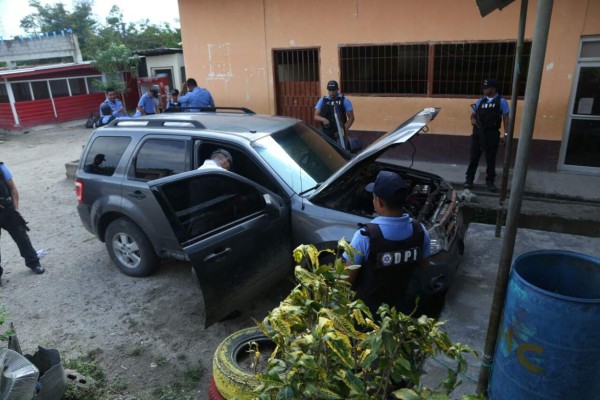 Hallan carros robados en colegio de La Lima, Cortés