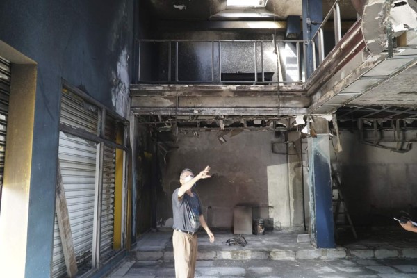 Manifestantes le prenden fuego a varios negocios en la zona norte