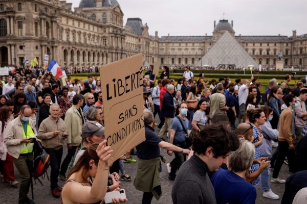 Más de 110.000 manifestantes en Francia contra la 'dictadura sanitaria'