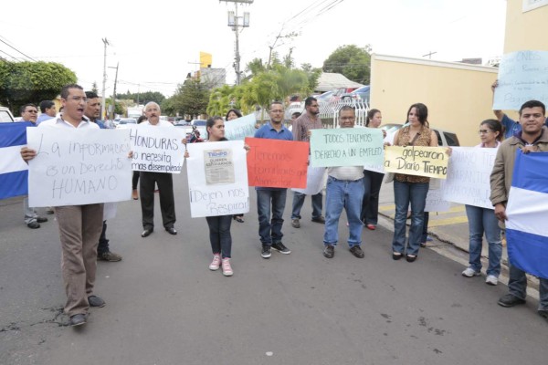 Empleados de Tiempo protestan por salarios