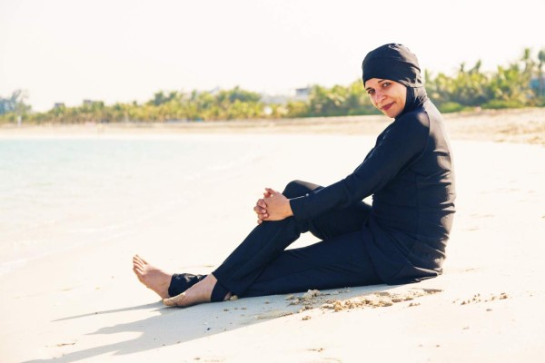El 'burkini' es apropiado para evitar cáncer, dice un experto