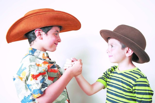 Cómo enseñar a sus hijos a practicar el respeto con los demás