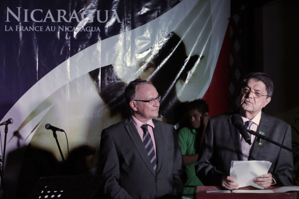 Francia rinde homenaje al escritor nicaragüense Sergio Ramírez