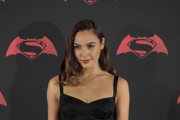 MEX01. CIUDAD DE MÉXICO (MÉXICO) 19/03/2016.- La actriz israelí Gal Gadot, quien personifica a la Mujer Maravilla, participa hoy, sábado 19 de marzo de 2016, de una rueda de prensa en Ciudad de México (México) de la película 'Batman vs Superman, Amanecer de Justicia' la cual se estrenará el proximo 24 de marzo de este año. EFE/Alex Cruz.