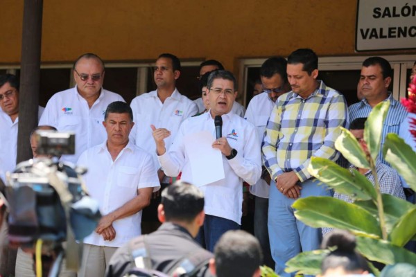 Presidente Hernández crea el Distrito Turístico 'Joya de los Lagos'