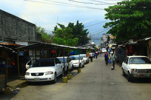 Taxistas incumplen ordenanza municipal en San Pedro Sula