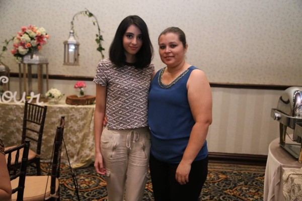 Fiesta maternal para Patty Jananía