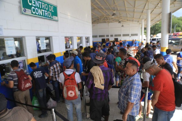 Más de 3,400 migrantes de la caravana retornaron a Honduras