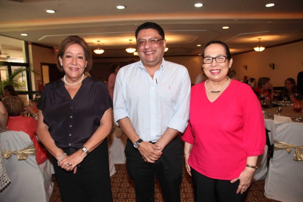 Fraternidad capitalina en un alegre almuerzo