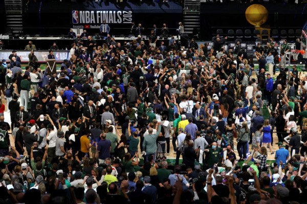 Los Bucks se coronan campeones de la NBA con un formidable Antetokounmpo