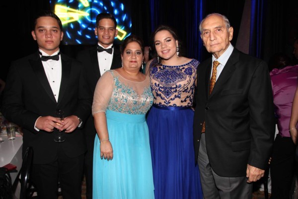 Escuela Americana y su espléndida fiesta de graduación