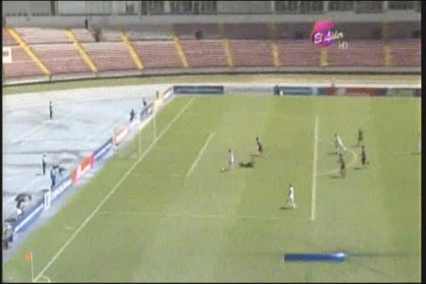 Video: Marcelo Canales también tuvo tremenda falla ante Belice