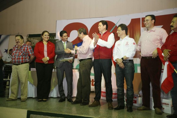 Liberales entregan planillas de movimientos al Tribunal Supremo