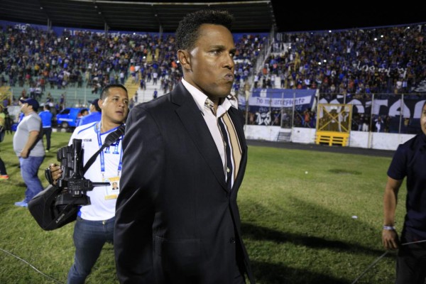 'Nos robaron la clasificación, esto es una vergüenza': Carlos Pavón