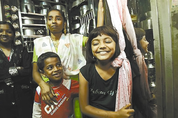 La niña de 'Slumdog Millionaire”, a la venta