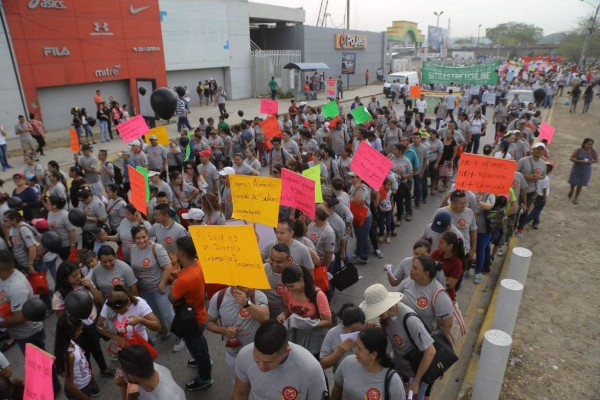 Miles de trabajadores hondureños conmemoran el Primero de Mayo