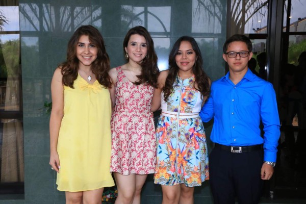 Emoción por el último año de secundaria