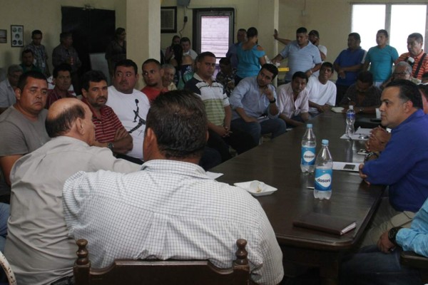 Taxistas y motoristas realizarán mañana marcha en bulevar del norte