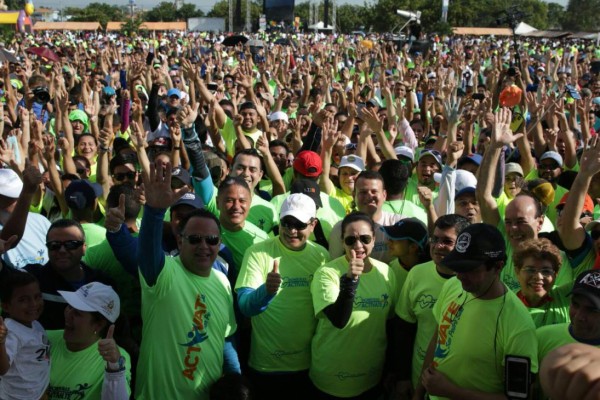 Miles de sampedranos se activan en el Olímpico