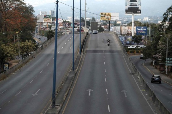 Costa Rica comienza el cierre de fronteras y repatría ciudadanos por COVID-19