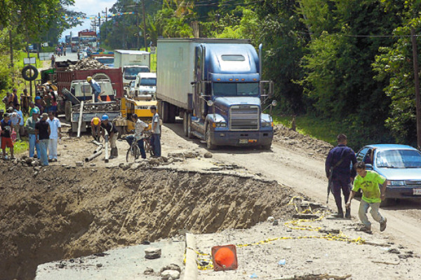 Cierran el paso a occidente seis días por las noches