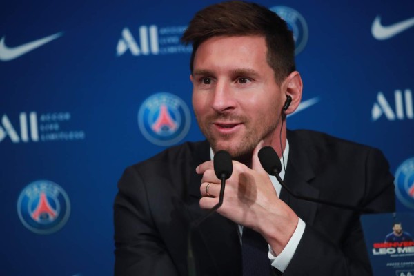 Paris (France), 11/08/2021.- Argentinian striker Lionel Messi during his press conference as part of his official presentation at the Parc des Princes stadium, in Paris, France, 11 August 2021. Messi arrived in Paris on 09 August and signed a contract with French soccer club Paris Saint-Germain. (Francia) EFE/EPA/CHRISTOPHE PETIT TESSON