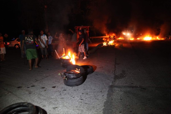 Más protestas por apagones, pese a anuncio de una solución a crisis