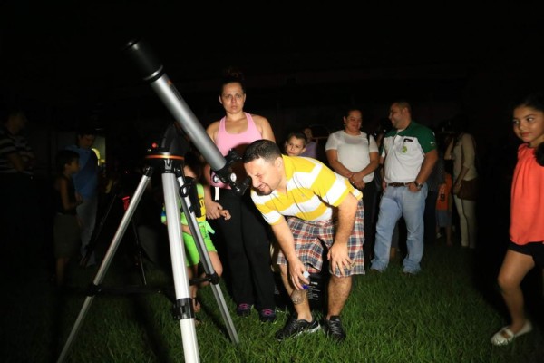 El eclipse de luna roja cautivó a toda Honduras