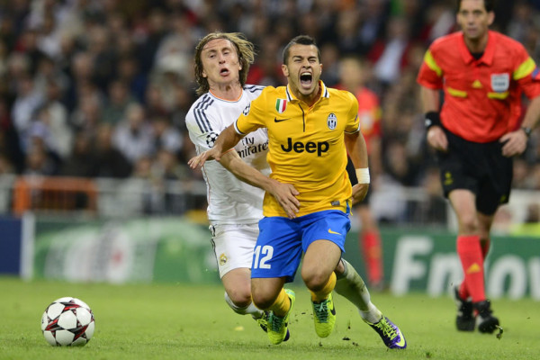 Cristiano Ronaldo sostiene a un Real Madrid sin identidad