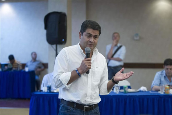 Presidente de Honduras dice 'basta' a poner 'los muertos' en el narcotráfico