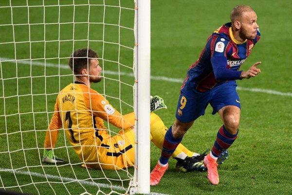 Barcelona's Danish forward Martin Braithwaite celebrates scoring his team's third goal during Spanish Copa del Rey (King's Cup) semi-final second leg football match between FC Barcelona and Sevilla FC at the Camp Nou stadium in Barcelona on March 3, 2021. (Photo by Josep LAGO / AFP)