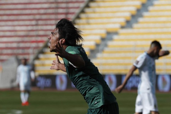 Bolivia's Marcelo Martins celebrates after scoring against Argentina during their 2022 FIFA World Cup South American qualifier football match at the Hernando Siles Stadium in La Paz on October 13, 2020, amid the COVID-19 novel coronavirus pandemic. (Photo by Juan KARITA / POOL / AFP)