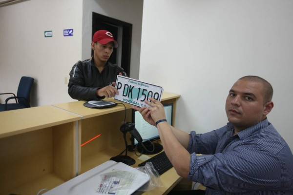 Extienden permisos para circular sin placas