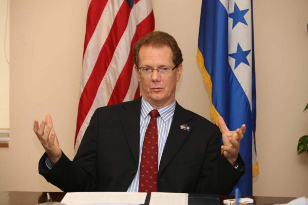 Embajador Nealon reafirma apoyo contra la corrupción