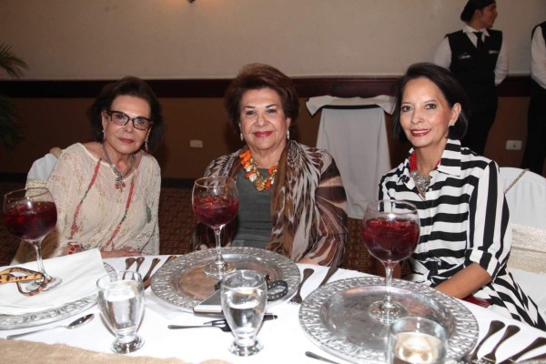 Fraternidad capitalina en un alegre almuerzo