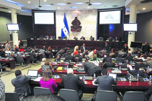 Nombran comisión multipartidaria para conocer cómo va caso del IHSS