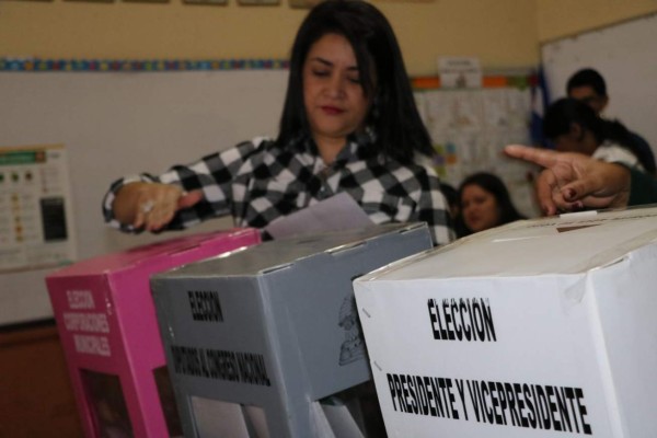 Sin incidentes se efectúa votación en Santa Rosa de Copán