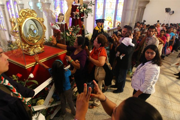 Fieles rindieron honor a la Virgen de Suyapa