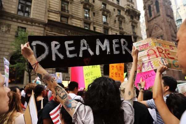 Trump decide hoy futuro de 800,000 'dreamers”