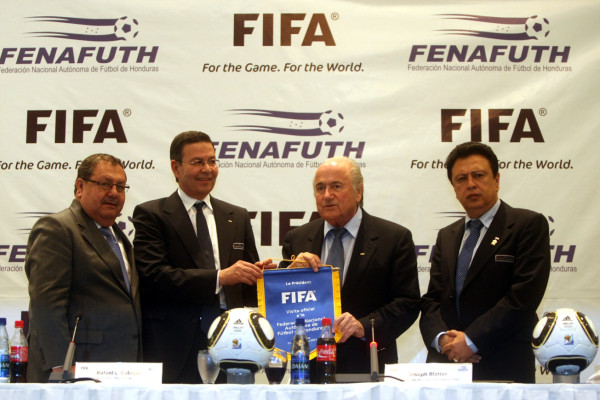 Joseph Blatter felicita a Honduras